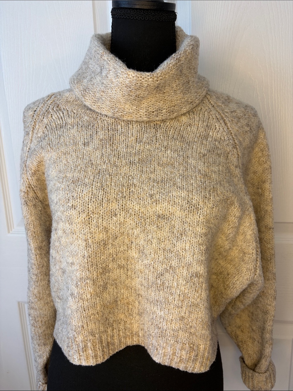 Sincerely Jules Cropped Oversized Cream Marled Turtleneck Sweater sz XS
